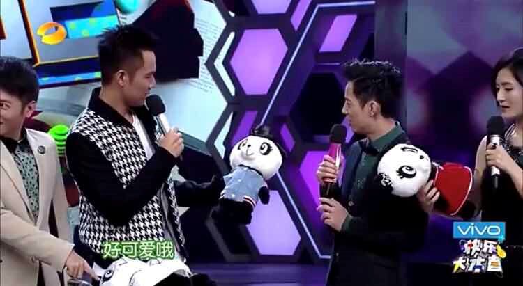 吴昕卖钟汉良礼物 (吴昕卖钟汉良礼物视频)