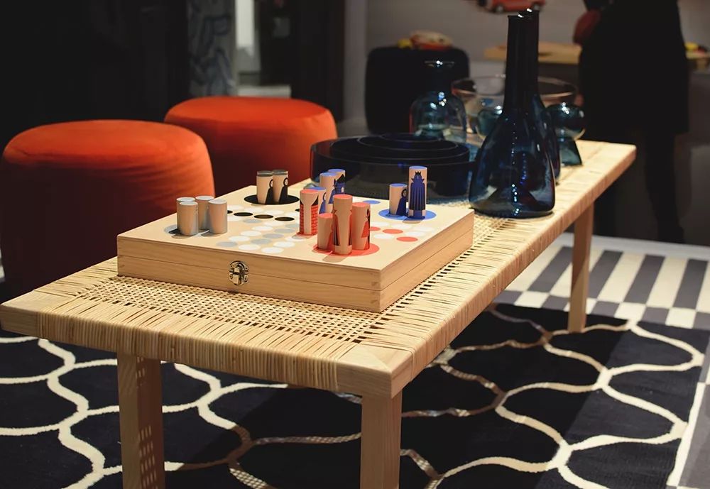 年轻人开始买藤编家具了？因为他们想回家养老了…