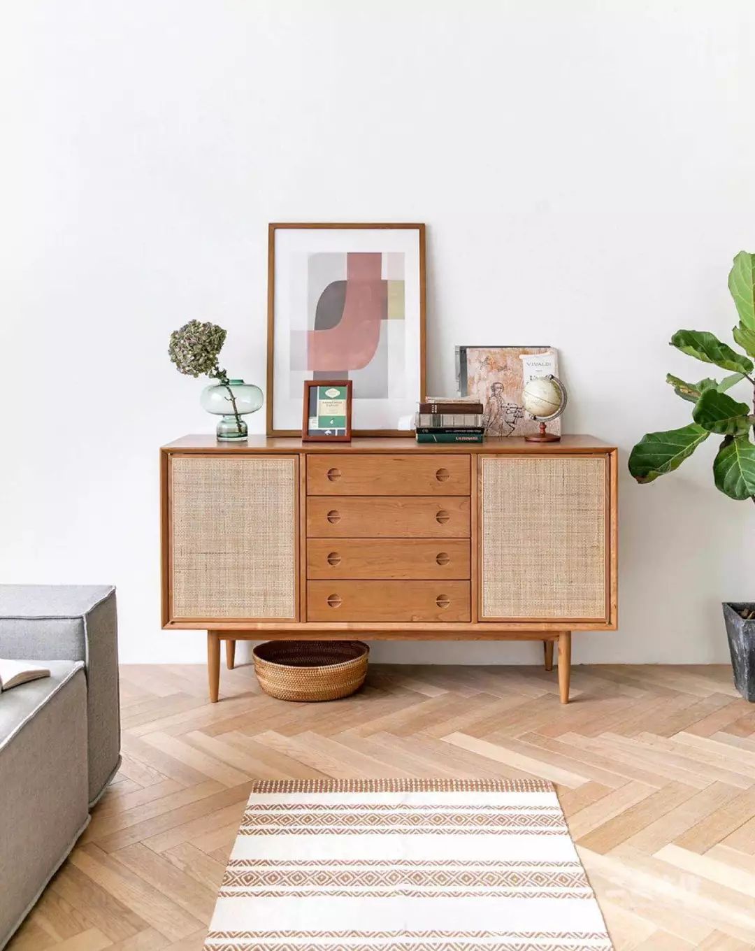 年轻人开始买藤编家具了？因为他们想回家养老了…