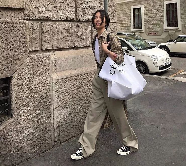 保姆级拍照姿势很火,保姆级拍照动作教程