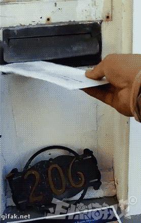 正惊GIF囧图：史上最硬核的学霸，女装大佬是怎么坐地铁的？