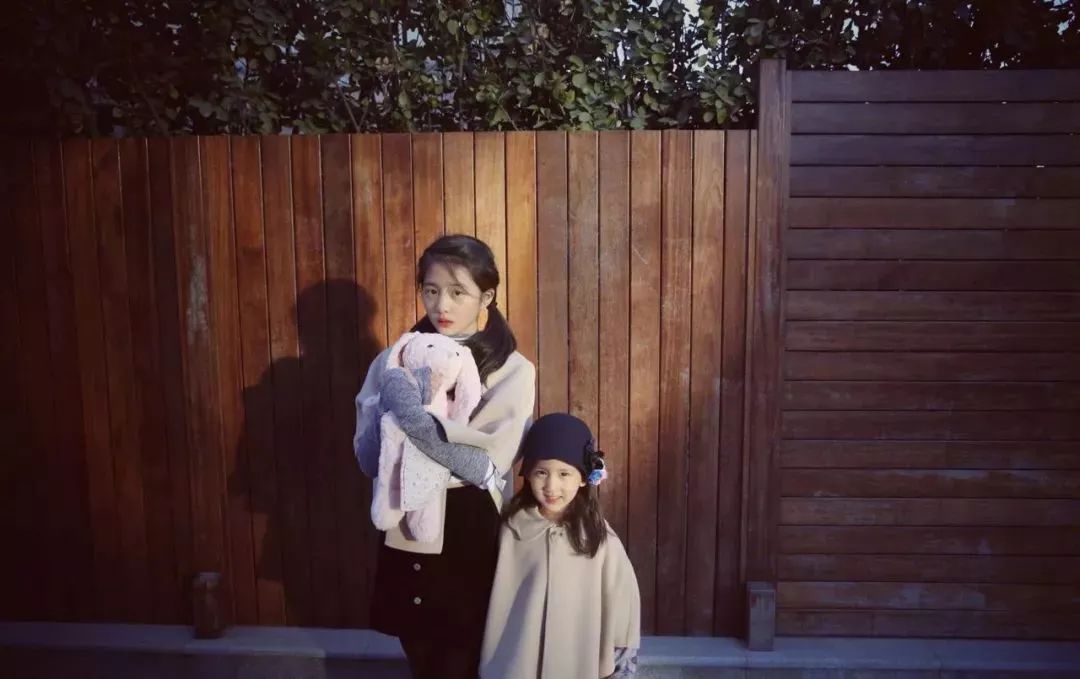 黄磊女儿13岁被骂上热搜,黄磊对女儿的评价