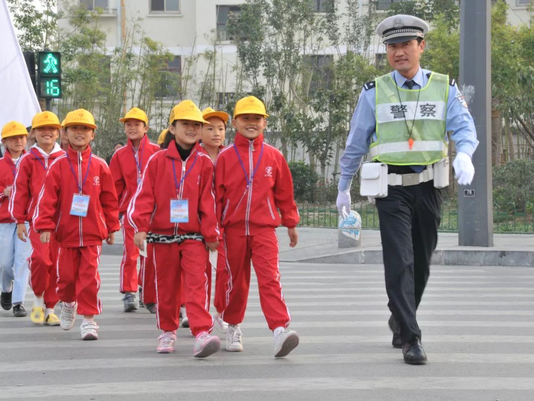 来PK！用一种水果形容警察，你的答案是……