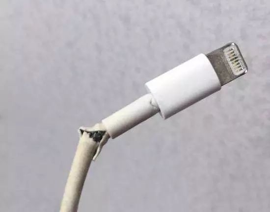 苹果雷雳4pro数据线,为什么苹果数据线老是坏