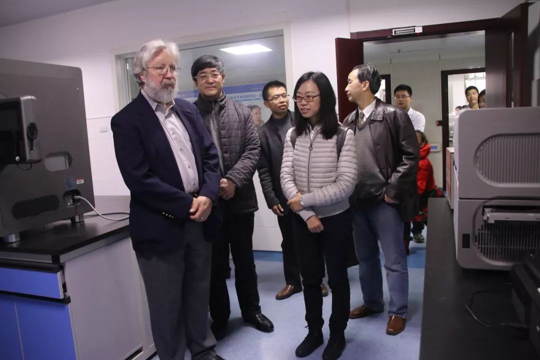 这位从鹤峰走出来的医学博士，用大爱诠释坚守与奉献…