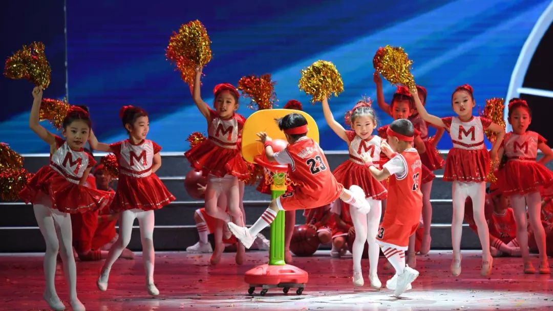 高清大图：“蓝天娃”精彩演绎《同在蓝天下》，向全国小朋友献礼