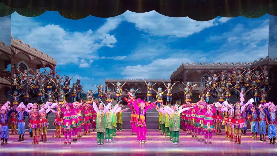 高清大图：“蓝天娃”精彩演绎《同在蓝天下》，向全国小朋友献礼