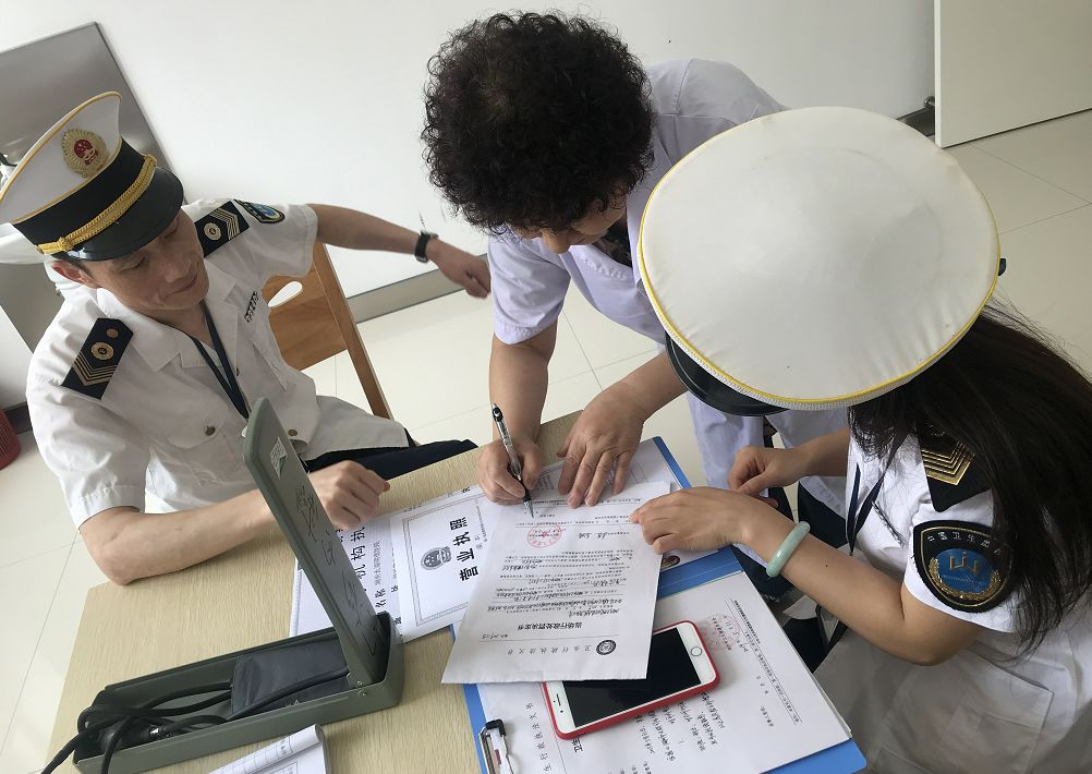 抽烟的人平均每天抽吸支烟,抽烟的人平均一天多少烟