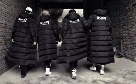 粉丝卖偶像周边正常吗,偶像有多挣钱