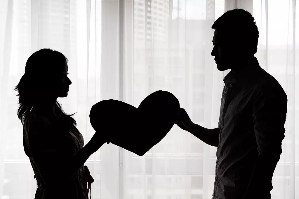 你越爱一个女人她为什么越伤害你,为什么越爱的人越容易吵架