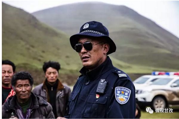 守卫虫草山民警,驻守海拔4800米护航虫草采挖