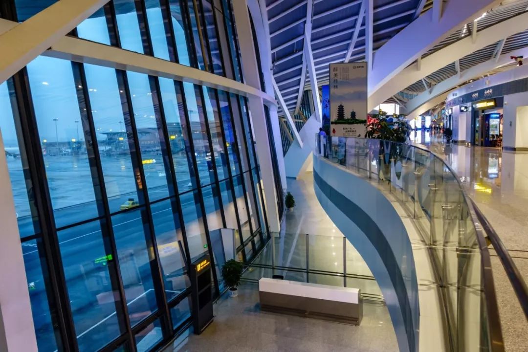 南航最怕什么投诉,南航的公务舱休息室吃饭免费吗