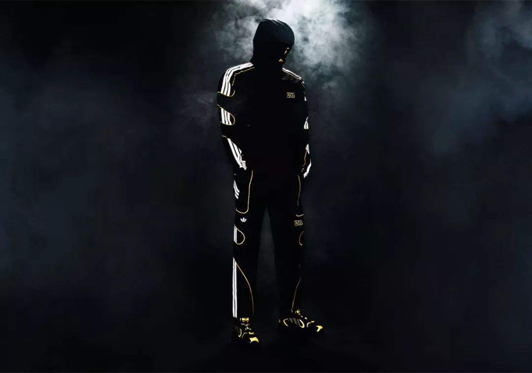 kaws优衣库2021补货,优衣库kaws联名t恤穿搭