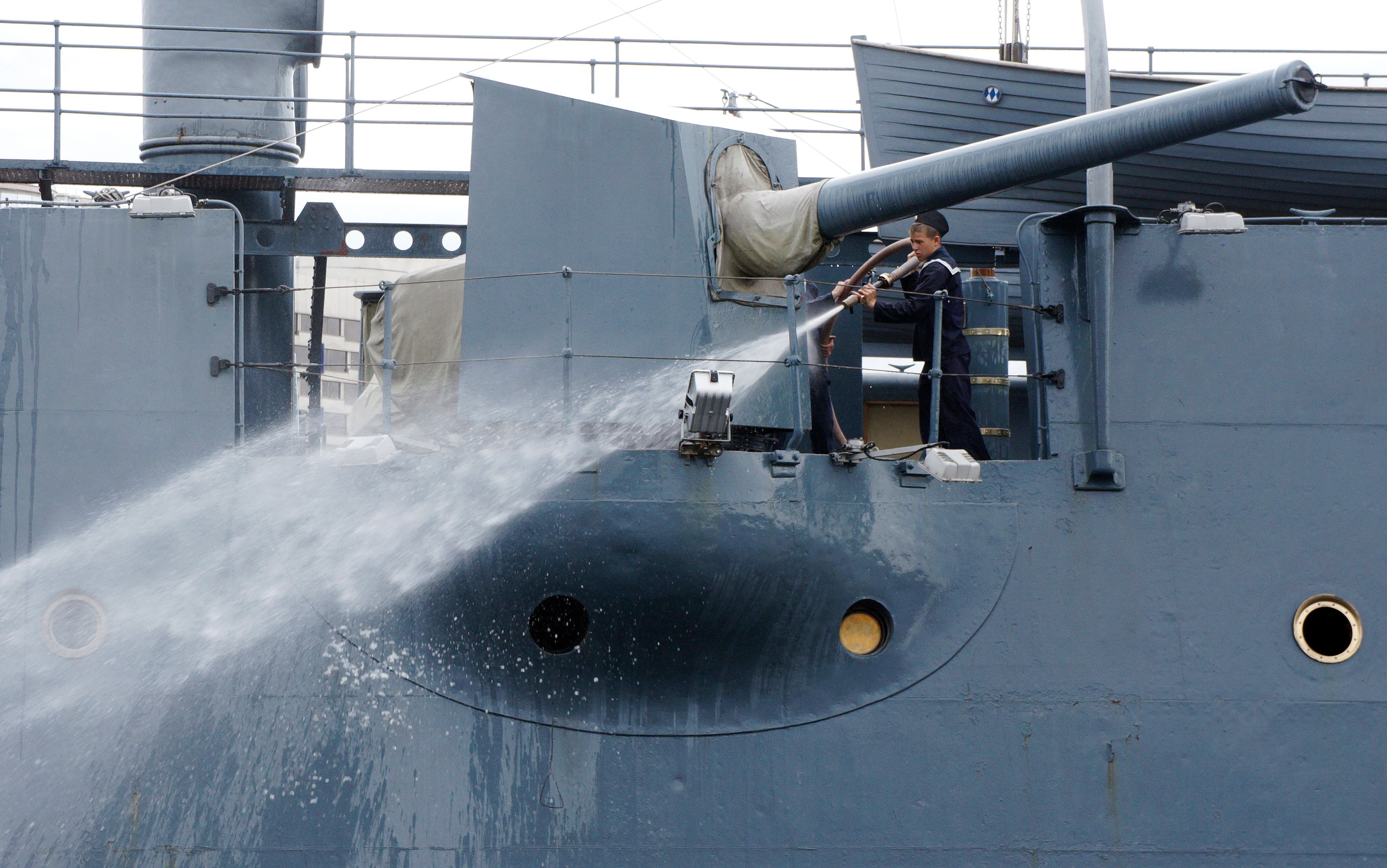 习主席登上的阿芙乐尔号巡洋舰，与中国有何深厚渊源？