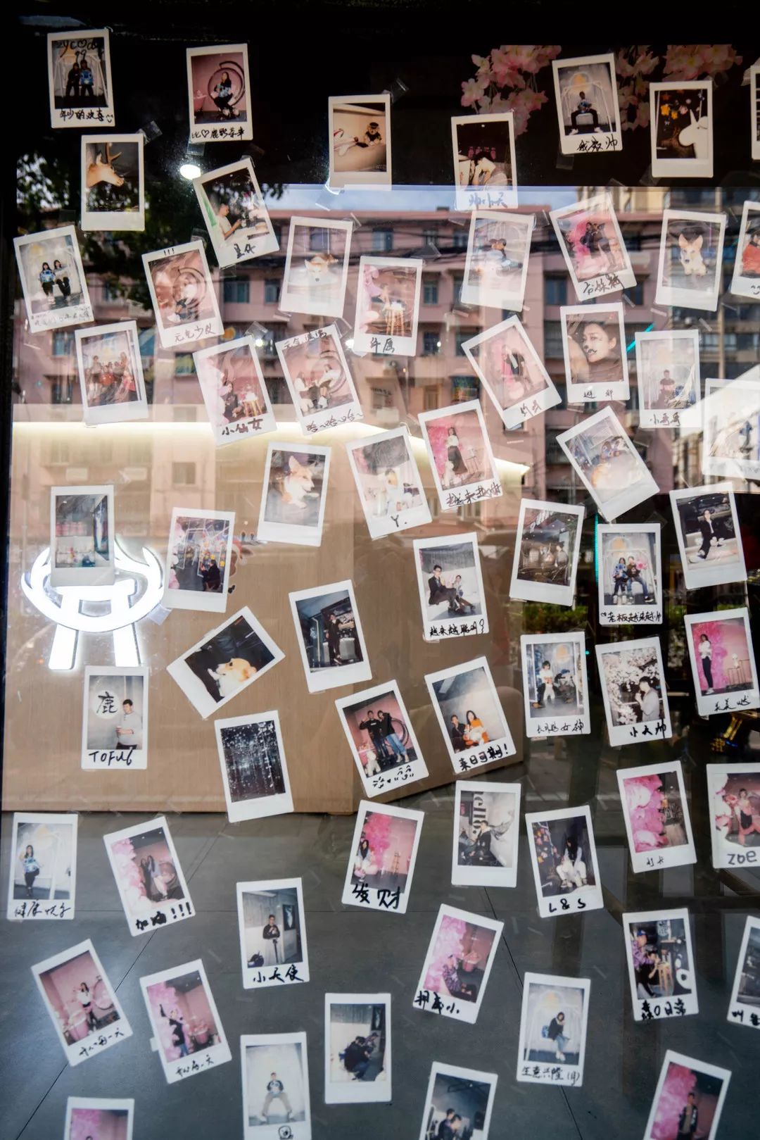 喝下一杯“星空”!探秘出片率200%的奶茶店,引众人打卡的秘密竟然是...