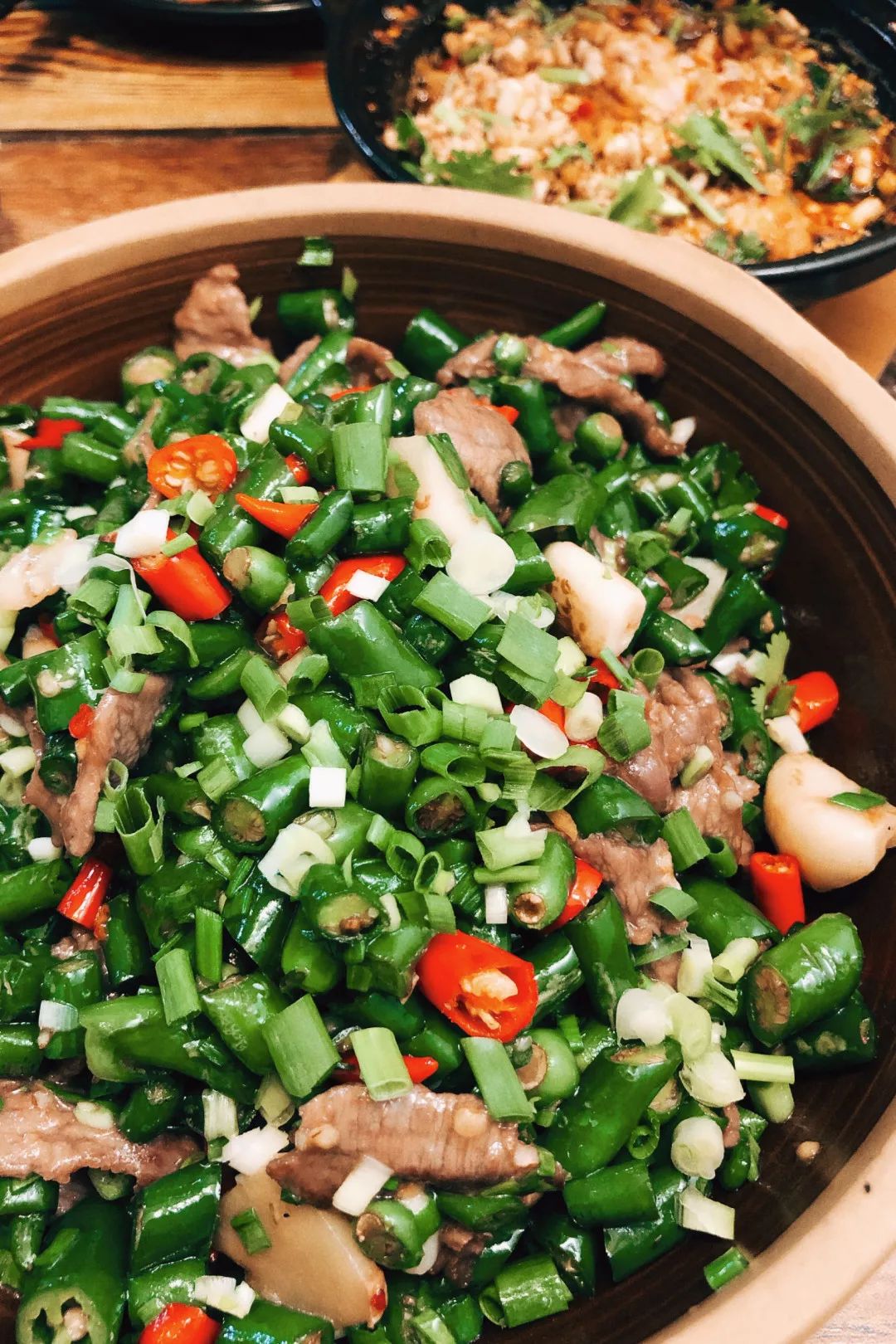 雨女有瓜|我去成都LV展出差的24小时吃成了真实的猪