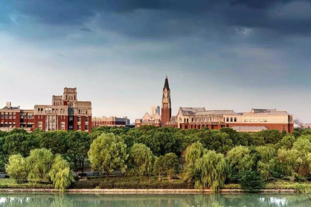 高考法学院校如何选择,哪些法学院校保一志愿