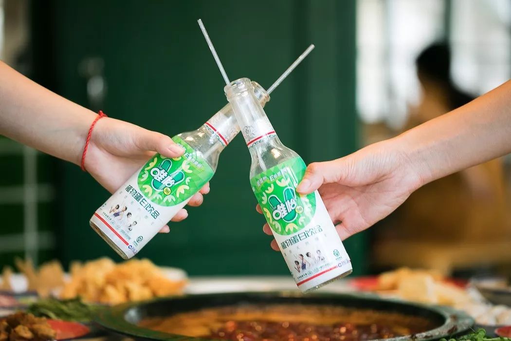 竹架子火锅，有5层高，一筐一筐吃