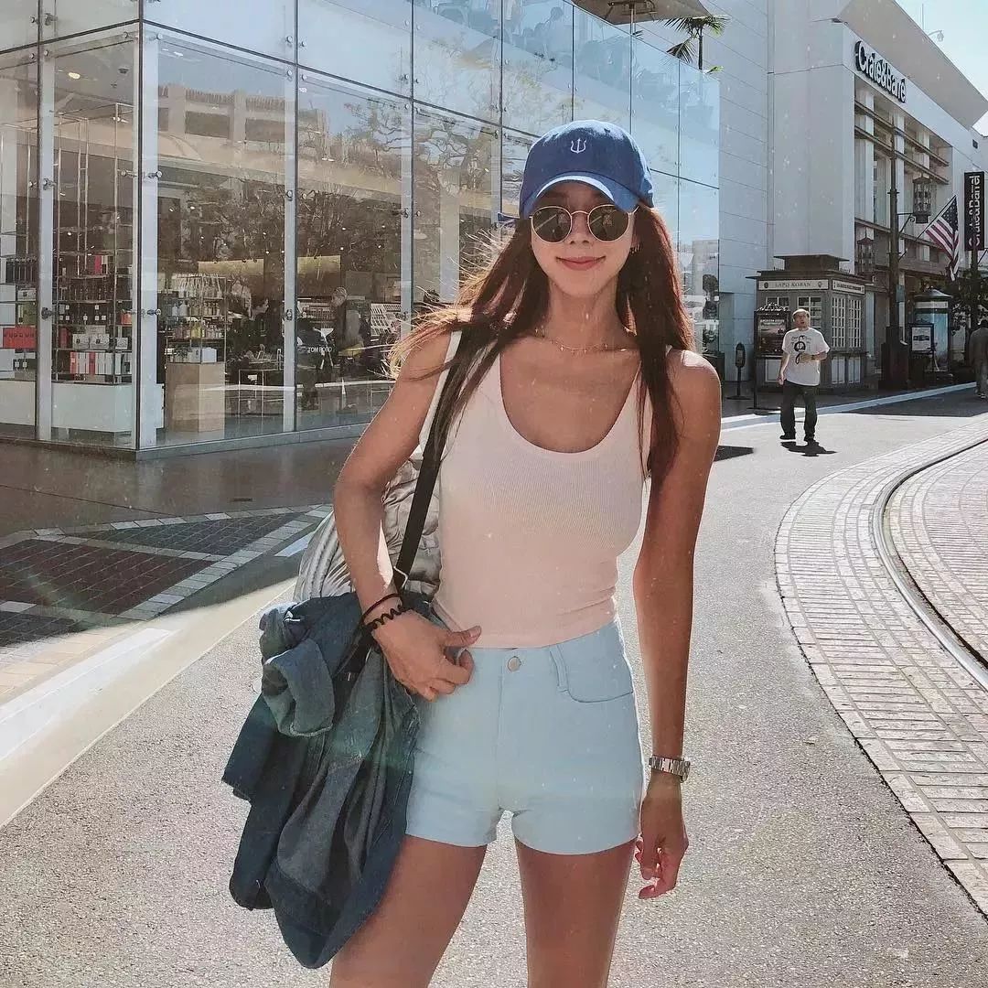 42岁翘臀“老阿姨”迷倒小16岁男友:年龄从来都不是借口