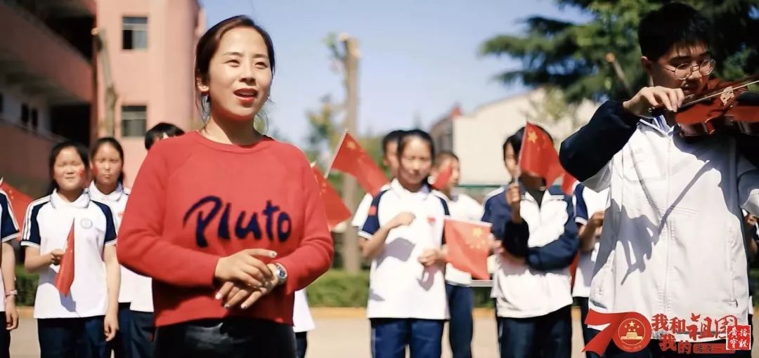 万名学子大合唱,千名师生高歌