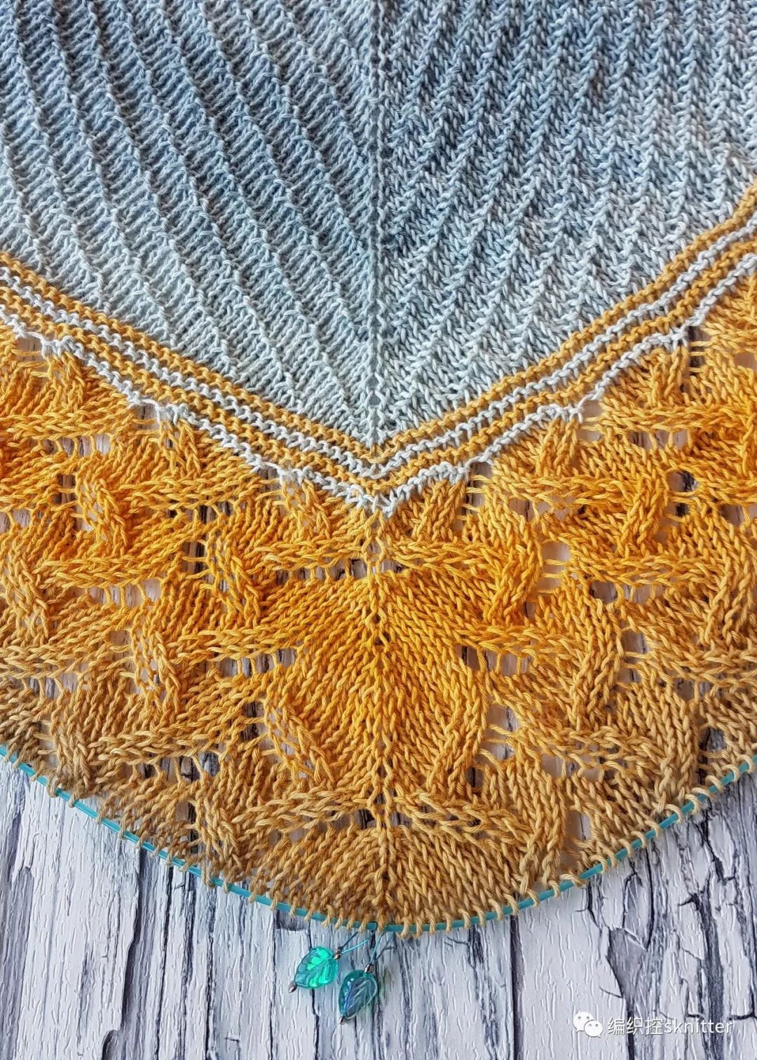 钩针三角蕾丝镂空披肩,孔雀羽三角蕾丝披肩详细教程