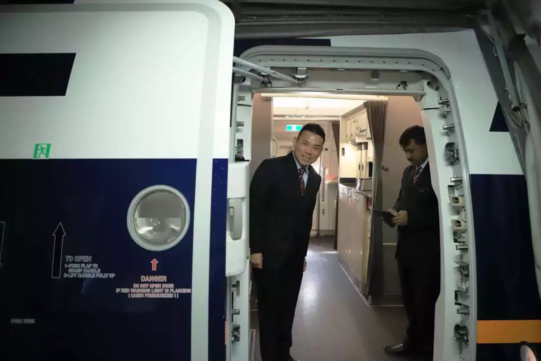 体验19个小时飞机,体验时间最长的航班