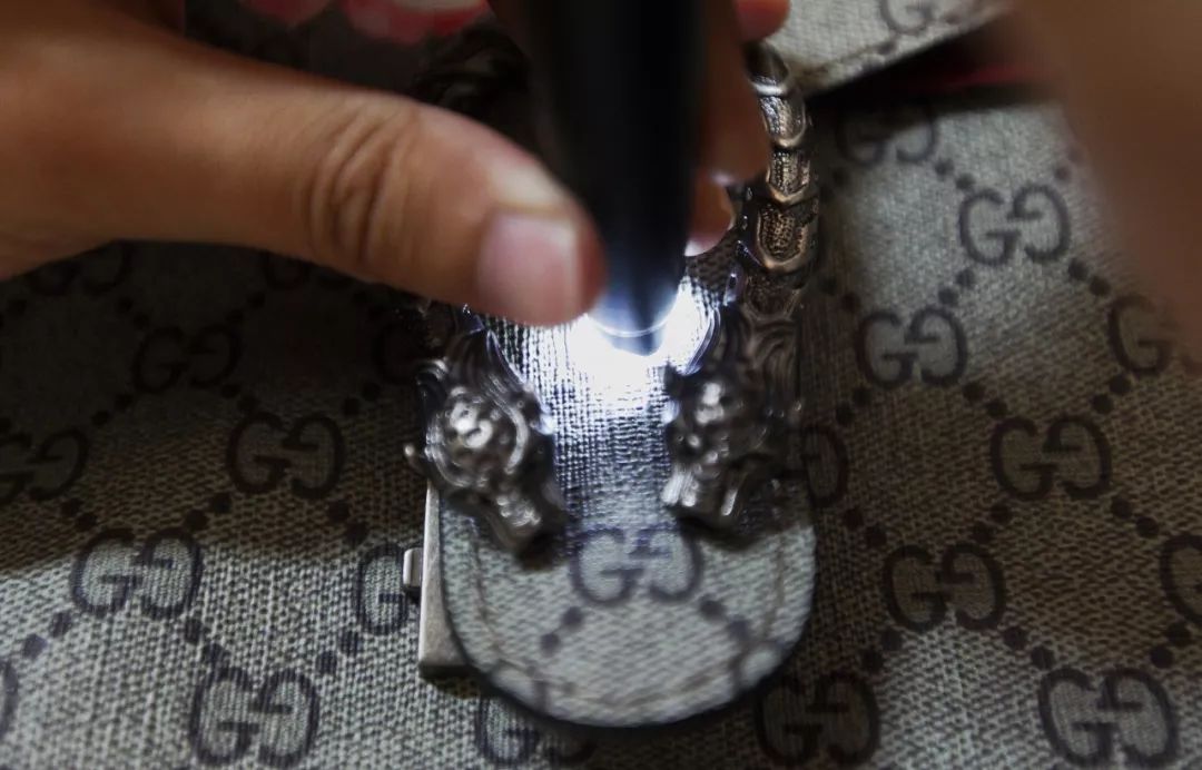 奢侈品代购造假,代购奢侈品包包假货