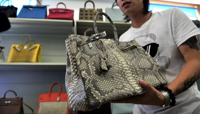 奢侈品代购真相揭秘,央视曝光奢侈品假代购套路