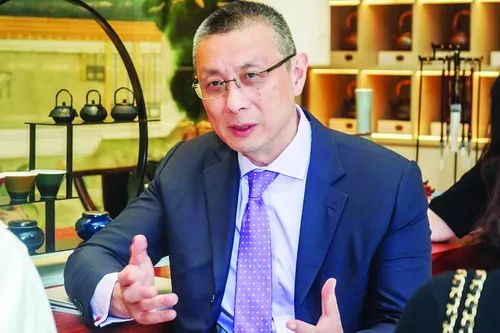 太传奇！英女王*用御**翻译是咱福建人！一个电话改变了他的命运~