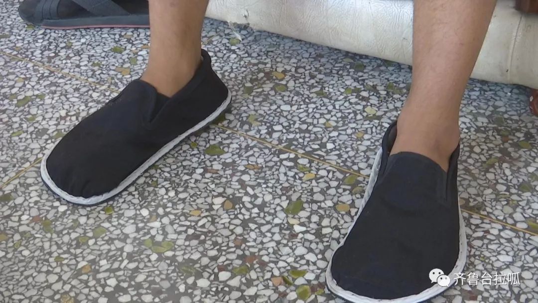 买不到鞋，他打来热线求助，原来脚比姚明都大