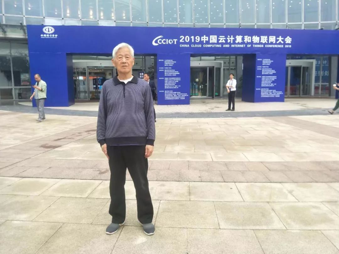 散文诵读俞敏洪,散文朗诵视频杨绛