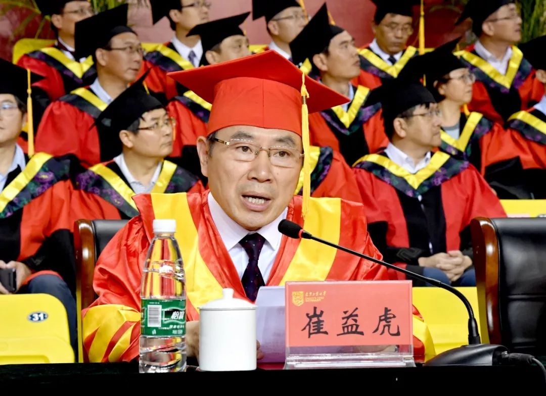 我们毕业了的感人事件,学生们毕业了感动哭了