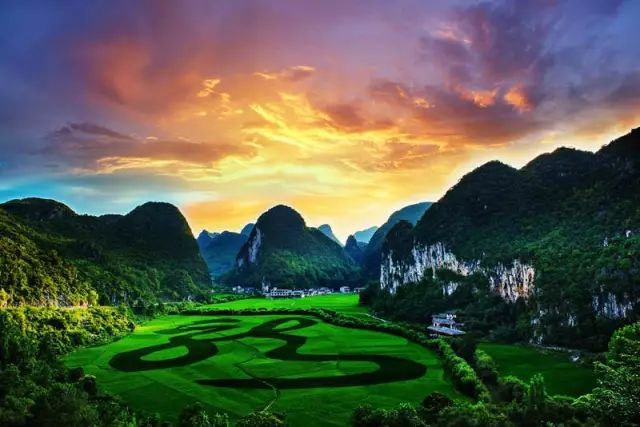 推荐秋季贵州旅游10个最美目的地,贵州被评为十佳旅游目的地