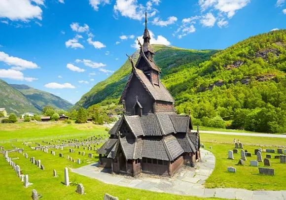 欧洲旅游教堂推荐,去欧洲旅行一定去五大教堂和城堡