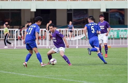 全力以赴的你,聚焦绿茵场