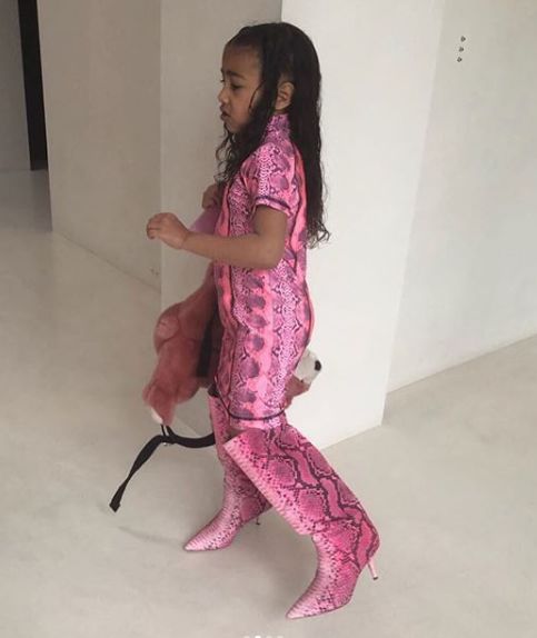 卡戴珊又搞作妖!因为自创内衣品牌的名字,她正被全日本人怒骂....