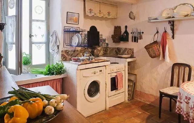 房间太小洗衣机不知放在哪里,房子里的洗衣机在哪里放着