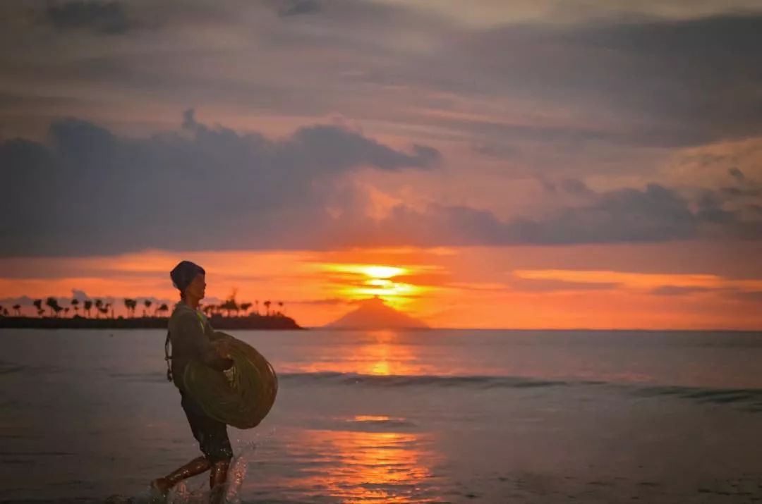 挖到一座免签直飞的超冷门海岛！火山浮潜摸小鹿，好玩秒杀巴厘岛