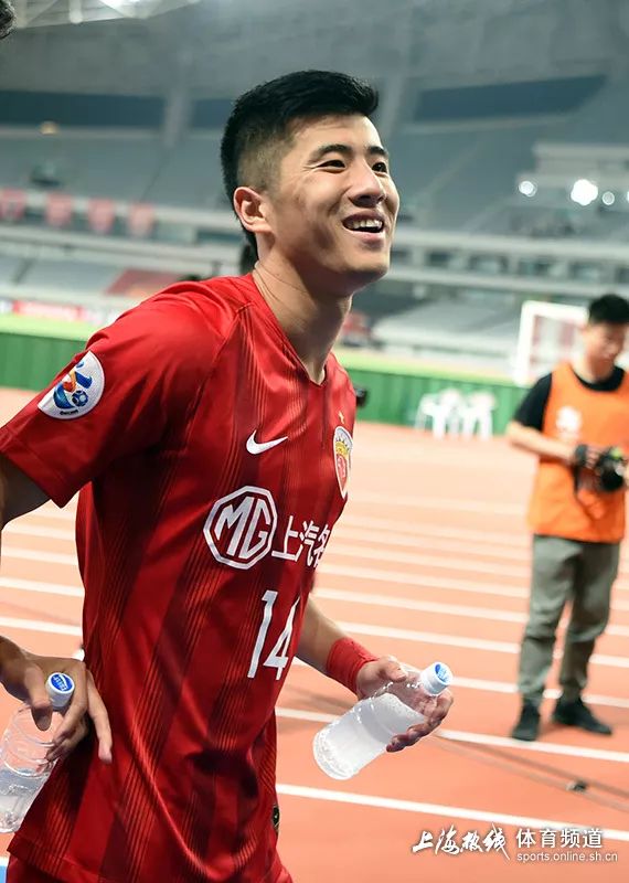 李圣龙绝杀上港夺冠视频,上港球员李圣龙
