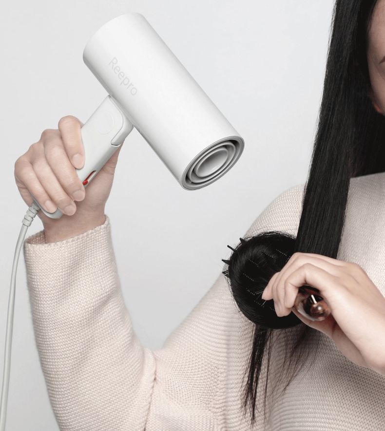 告别tony不是梦！快速干发还养发的吹风机，一梳还能造型