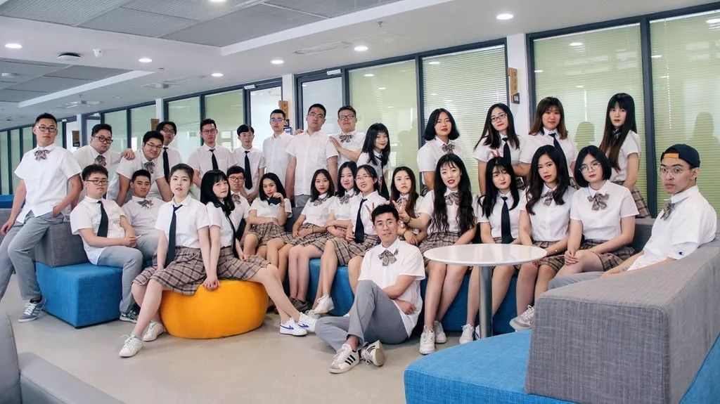 毕业照告别的是我们的青春,毕业照是我们永久的留念