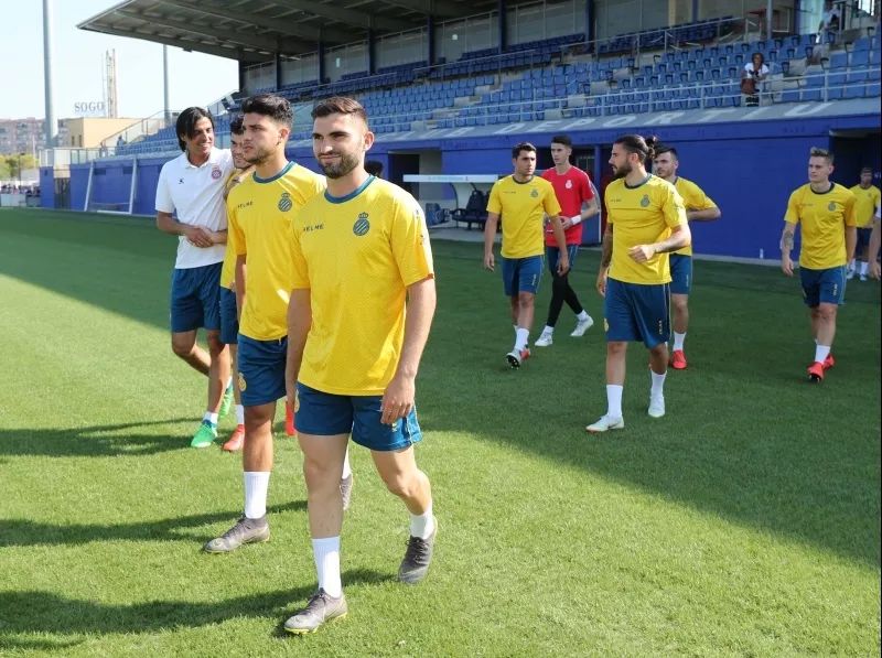 分享一下你们踢球时候的照片,晒一张你们踢球的照片