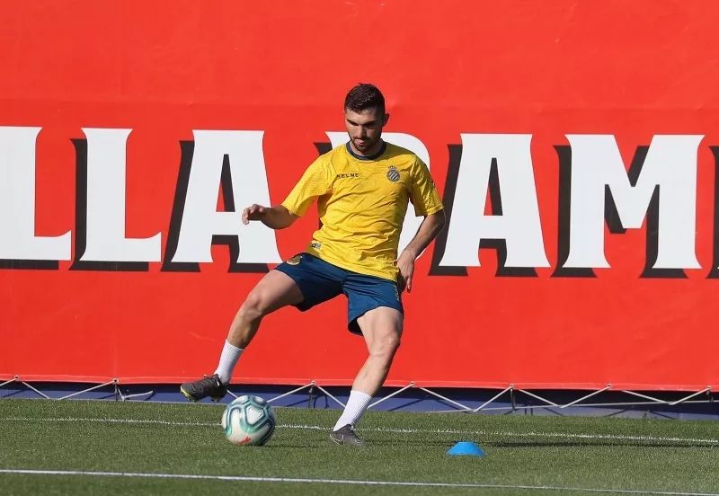 分享一下你们踢球时候的照片,晒一张你们踢球的照片