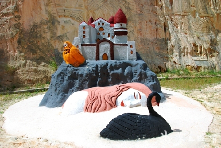 带您走进陆良彩色沙林风景,陆良彩色沙林风景区今年人多不多