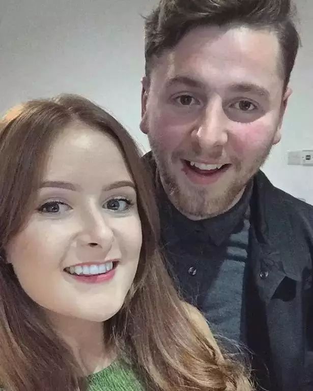 戴隐形眼镜导致角膜内皮细胞减少,因为戴隐形眼镜眼睛肿了