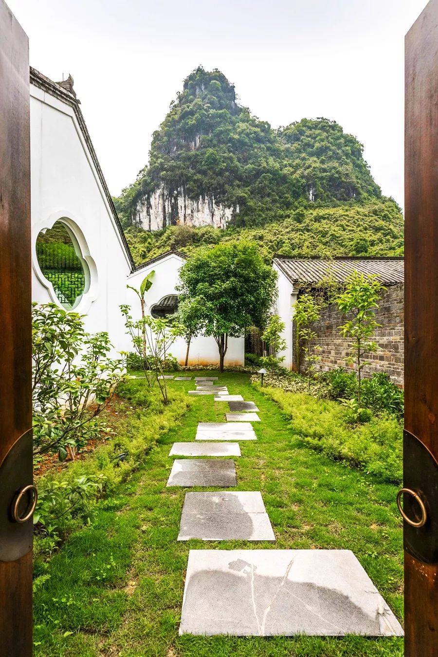 国庆在阳朔度过了不输巴厘岛的假期,全因这家藏在秘境山水里的宝藏酒店