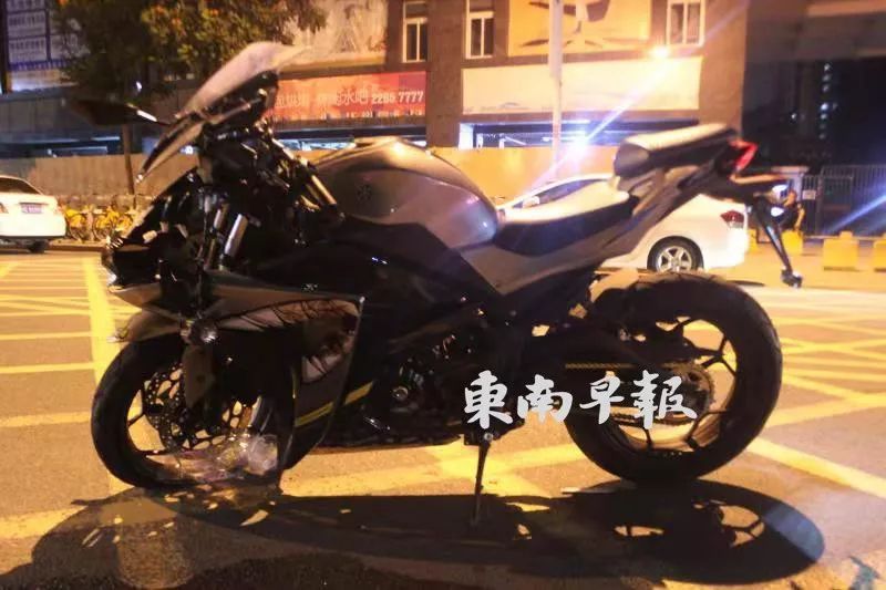 石狮：套房里住着7女1男，果断报警…抓了！/泉州：凌晨3点！3人瞬间被甩出，火星四溅