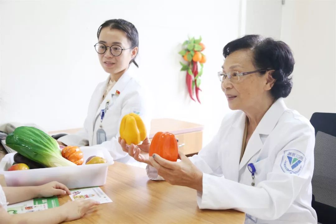 女孩脖子黑且洗不干净怎么回事,脖子一圈黑黑的跟没洗干净似的
