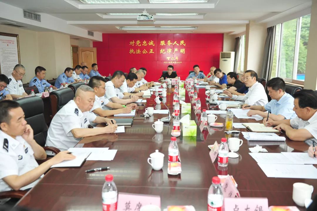 刘强到市公安局交巡警总队调研他关心了这些大数据高科技应用