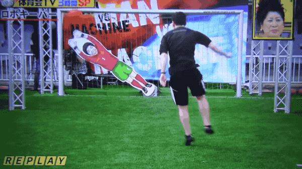 惨！他就一个人，梅西内马尔库里组团打boss遭团灭